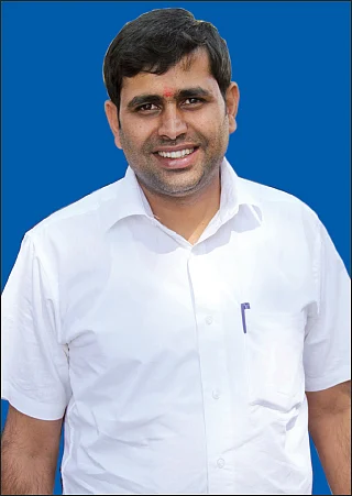 “குரு உச்சத்தில் இருக்கிறார்!” - இது நீலகிரி அ.தி.மு.க நிலவரம்...