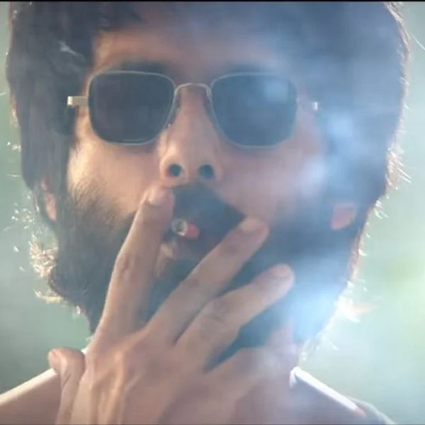 `அர்ஜூன் ரெட்டி' படத்தின் இந்தி ரீமேக் கபீர் சிங் டீசர்!