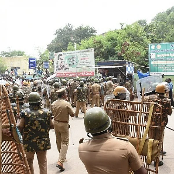 ``உங்களால சாப்பிடவும் தூங்கவும் முடியுதா?’’ - துப்பாக்கிச் சூட்டில் உயிர்பிழைத்த கோபி