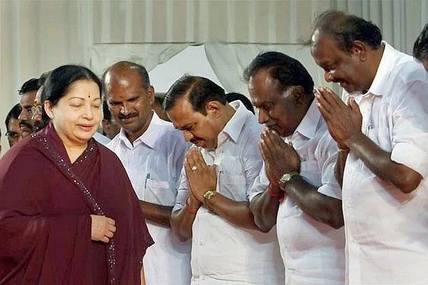 ஒதுக்கப்படும் ஓபிஎஸ் ஆதரவாளர்கள்... சீனுக்கு வரும் சீனியர்கள்!