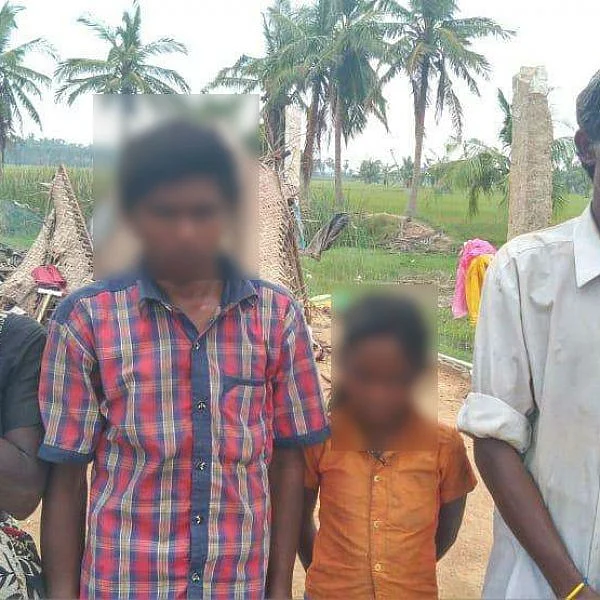 `கஜாவால் வீடு போச்சு; குடும்பத்தை வாட்டியது வறுமை!'- மகனை ரூ.10,000க்கு அடமானம் வைத்த தந்தை