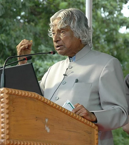 'மரணத்தையும் கனவு காணும் நீண்ட உறக்கம்...!'- கவிஞர் பழனிபாரதி கவிதை அஞ்சலி