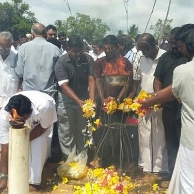 கண்ணீரில் மிதந்த முள்ளிவாய்க்கால் நினைவேந்தல்!