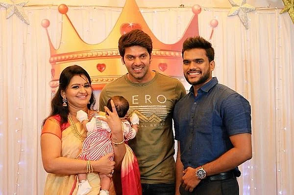 `ஆர்யாகிட்டயே அதைப்பற்றி கேட்பது சரியா இருக்காதுனு விட்டுட்டேன்!' - நடிகை ஆனந்தி அஜய்
