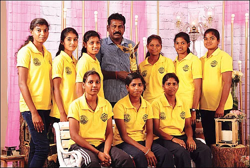 அவள் விருதுகள் - பெண்ணென்று கொட்டு முரசே!