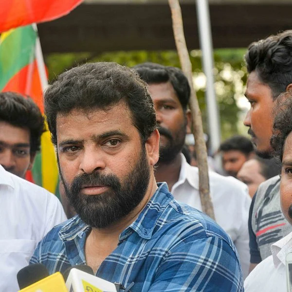 சமூக விரோதமாக செயல்படுவது மக்களா அரசா ? இயக்குநர் அமீர் காட்டம்