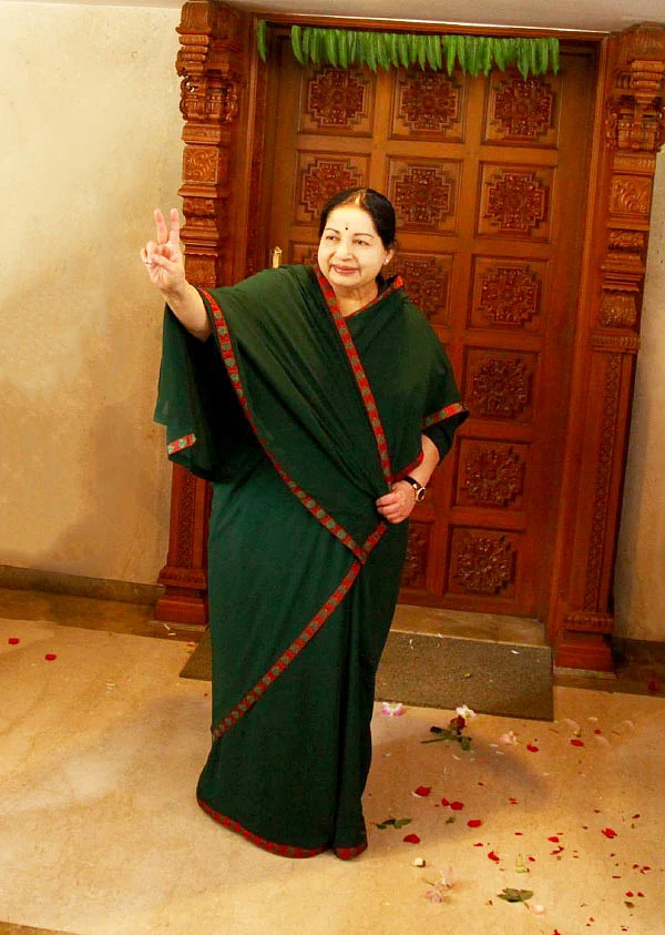 ஒரு மனுஷி, ஒரு வீடு, ஒரு கட்சி - மூன்று முடிச்சுகள்