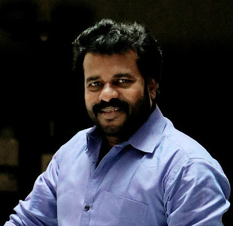 ரூ.100 கோடி சொத்து சேர்த்தாரா சார்பதிவாளர் சிவப்பிரியா?