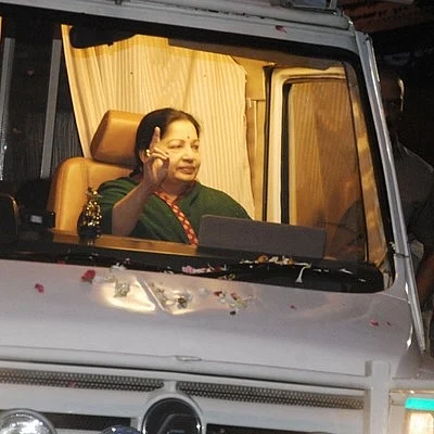 அ.தி.மு.க தேர்தல் அறிக்கையின் இலவசங்கள் இதுதான்...! -ஆர்.கே.நகர் 'அமாவாசை சென்டிமெண்ட்'