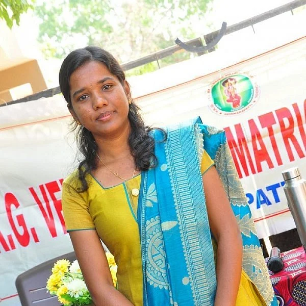 "தமிழ் வழிக் கல்வி ஐ.ஏ.எஸ் ஆவதற்குத் தடையல்ல" நம்பிக்கை விதைக்கும் தமிழ் ஓவியா ஐ.ஏ.எஸ்
