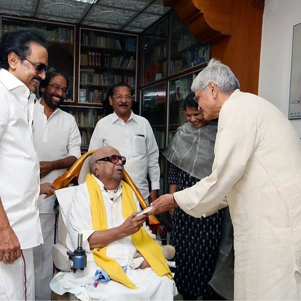 கருணாநிதியைச் சந்தித்து ஆதரவு கோரினார் கோபாலகிருஷ்ண காந்தி!