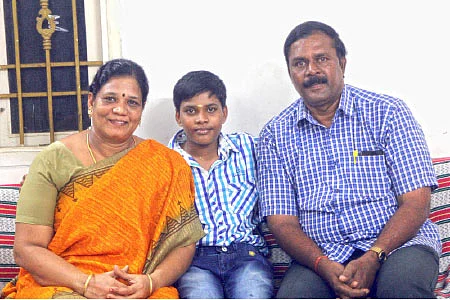 பாசத்தில் கிழியும் சட்டை!