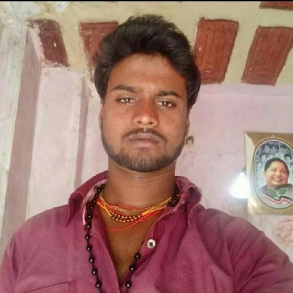 `திருமணத்துக்கு மறுத்த காதலன்!’ - போலீஸ் நிலையத்தில் விஷம் குடித்த இளம்பெண்