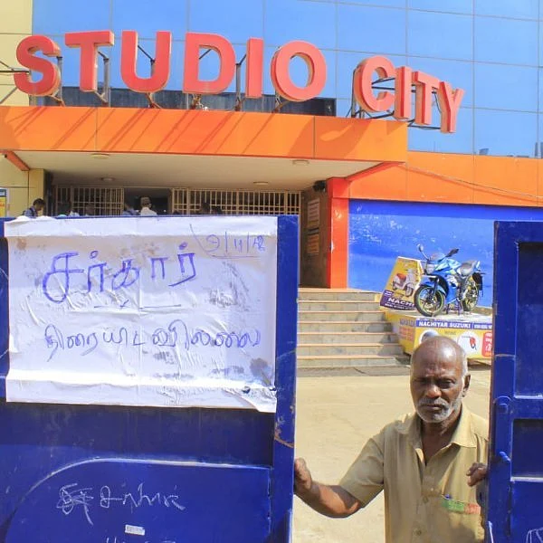 `விஜய் கொடும்பாவி கொளுத்தாதீங்க!’ - நிர்வாகிகளுக்கு உத்தரவிட்ட அ.தி.மு.க எம்.பி