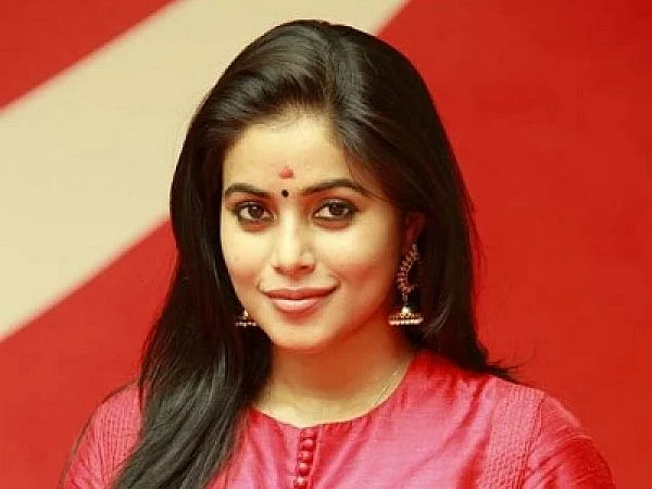 நடிகை பூர்ணா மிரட்டப்பட்ட வழக்கு: 30 பெண்கள்; சிக்கிய மேக்அப் மேன்! -வேகமெடுக்கும் விசாரணை