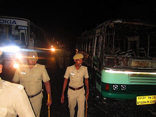 பா.ம.க.வினர் இன்றும் வன்முறை: வட மாவட்டங்களில் பதற்றம் (படங்கள்)