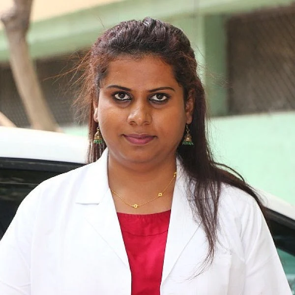 நேயா... அன்று தனிமரம், இன்று தமிழ்நாட்டின் முதல் திருநங்கை மைக்ரோபயாலஜிஸ்ட்!