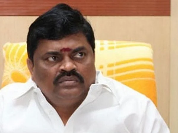 `கட்சிப் பதவியைத் தொடர்ந்து அமைச்சர் பதவி!'- ராஜேந்திர பாலாஜிக்கு `செக்' வைக்கும் மதுரைப் புள்ளி