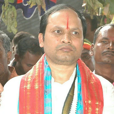 வங்கி அதிகாரிகளுக்கு தொடர்பு?