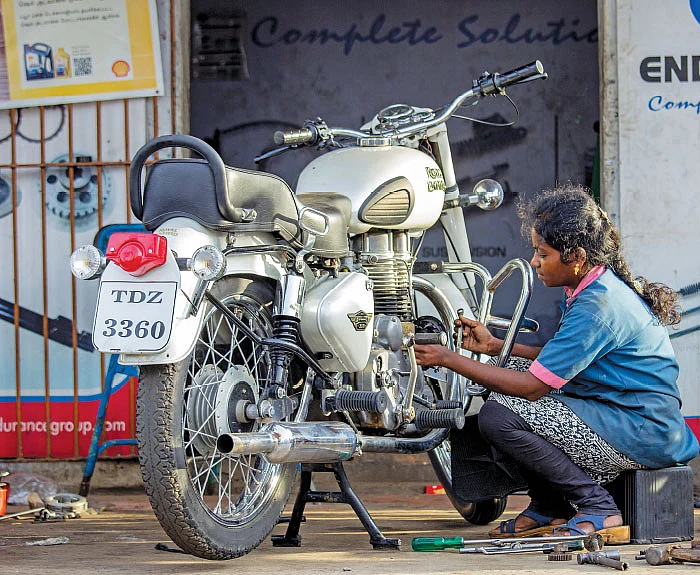 ``வேலையில ஆம்பளை வேலை, பொம்பளை வேலைன்னு எதுவும் இல்லை!''
