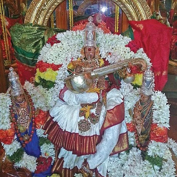 மாங்காடு காமாட்சியம்மன், வைகுண்டப் பெருமாள் கோயிலில் தெப்பத் திருவிழா!