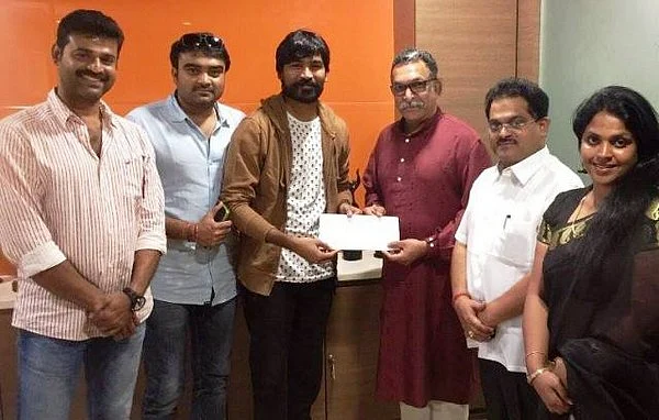 வெள்ள நிதி திரட்டும் நடிகர் சங்கம்: சூர்யா ரூ.25 லட்சம், விஷால் ரூ.10 லட்சம் வழங்கினர்!
