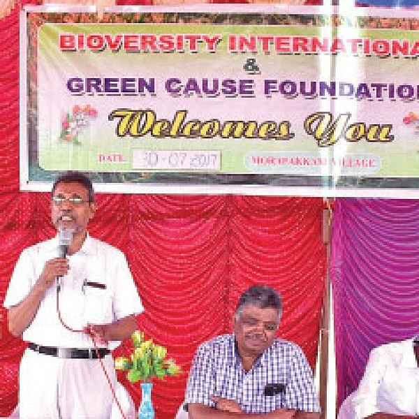 “எங்களால் மாணவர்களுக்கு பாடம்தான் நடத்த முடியும்”