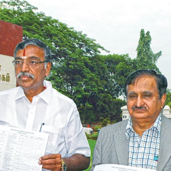 சூடான சூரப்பா... முறுக்கிக்கொண்ட அன்பழகன்! - இது அண்ணா பல்கலைக்கழக குஸ்தி