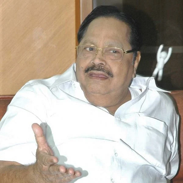 `எம்பாட்டுக்கு எதையாவது சொல்லமுடியாது, போங்கப்பா!'- கடிந்துகொண்ட துரைமுருகன்