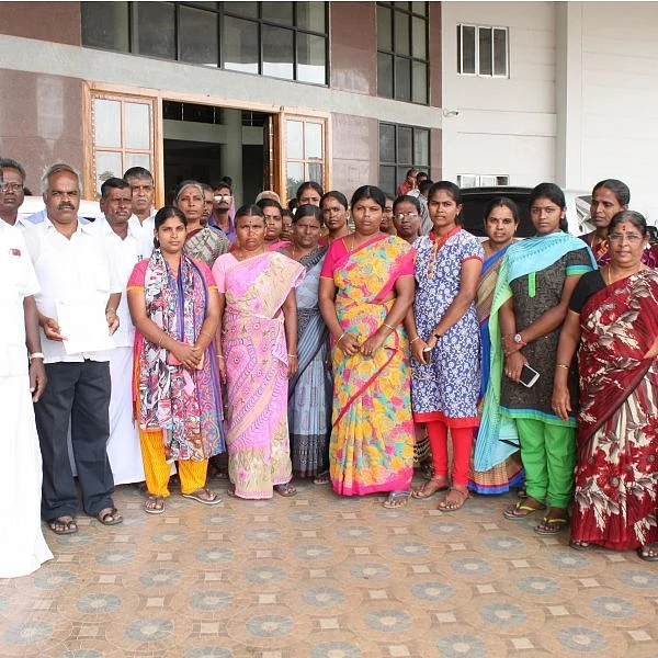 ''வேண்டும் வேண்டும் டாஸ்மாக் வேண்டும்!'' - அதிரவைத்த மக்கள் போராட்டம்