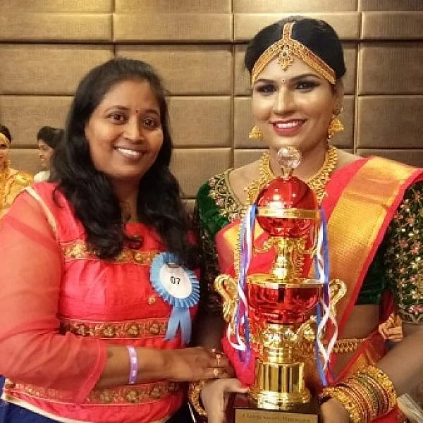 “ஜெயிச்சதுக்கு அப்புறம்தான் திருநங்கைனு தெரியும்!” மேக்அப் போட்டி அசத்தல்