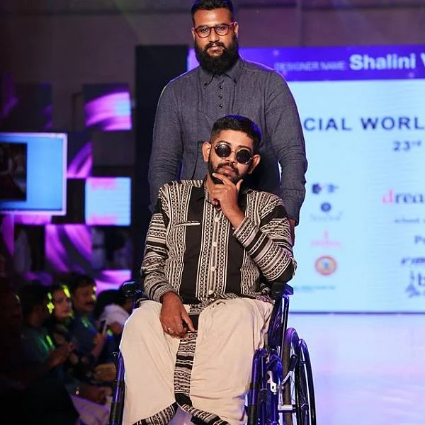 ஃபேஷன் ஷோவில் கலக்கிய மாற்றுத்திறனாளிகள்! - மகிழ்ந்த ஆடை வடிவமைப்பாளர் ஷாலினி