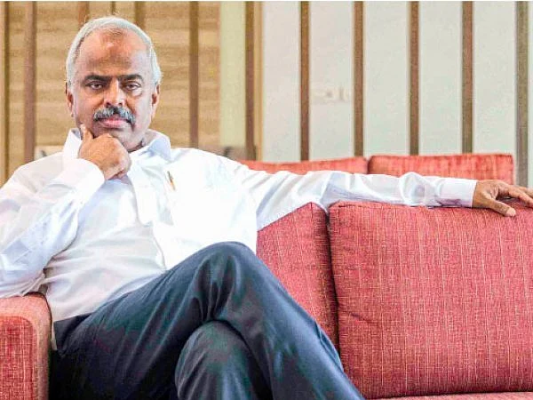 ``தைரோகேர் நிறுவனத்தை ஏன் ₹4,500 கோடிக்கு விற்றேன்?" - சொல்கிறார் ஏ.வேலுமணி