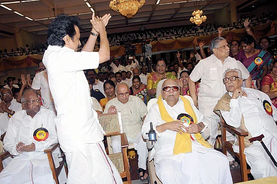 "எங்களுக்குப் பின்னால் வருங்காலத் தலைவர் ஸ்டாலின்!”