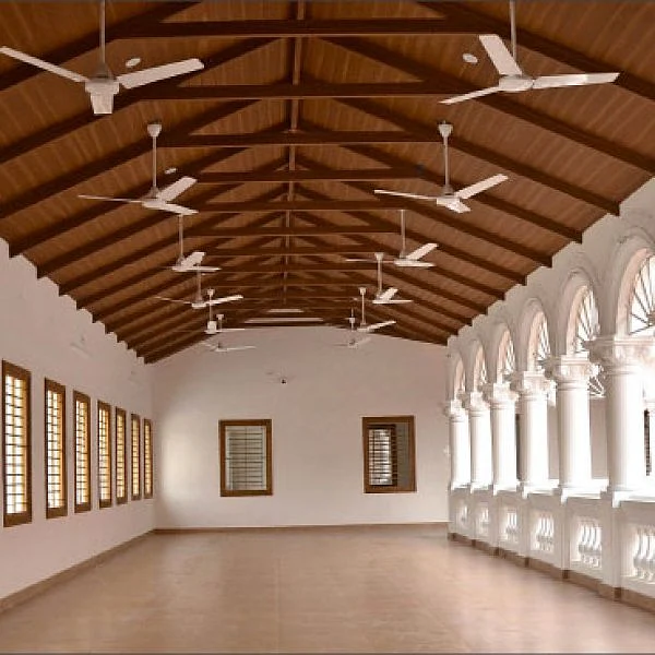 ஆயிரம் ஜன்னல் வீடு