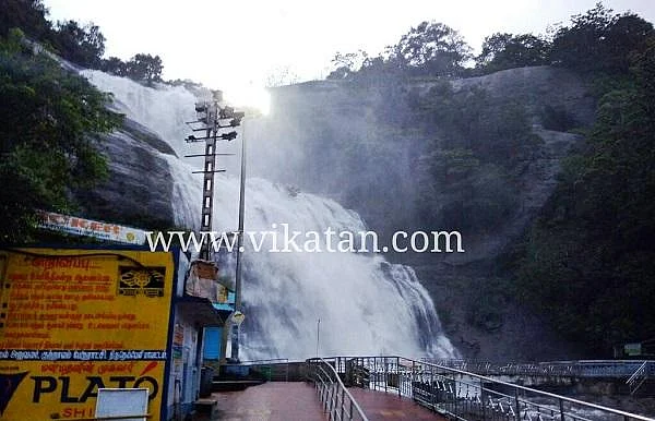 குற்றால அருவிகளில் வெள்ளப்பெருக்கு: 3-வது நாளாக குளிக்கத் தடை!