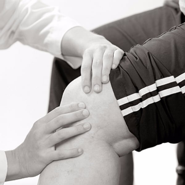 இந்த 10 உணவுகளுடன் எளிதாகத் தவிர்க்கலாம் முழங்கால் மூட்டுவலி..! #HealthTips