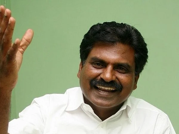 `மணல் திருட்டு நடப்பதாக எம்.பி மனு கொடுத்தால், அமைச்சர் கோபப்படுகிறார்!'- தங்கமணியை சாடும் ஈஸ்வரன்