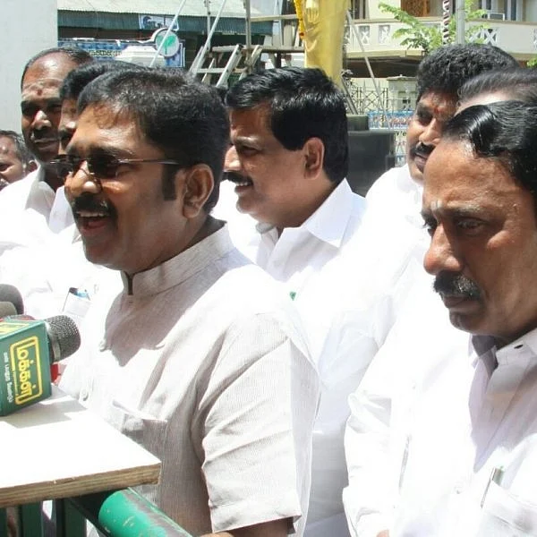முதல்வராகிறாரா தினகரன்? டெல்லி காட்டிய பச்சைக்கொடி!