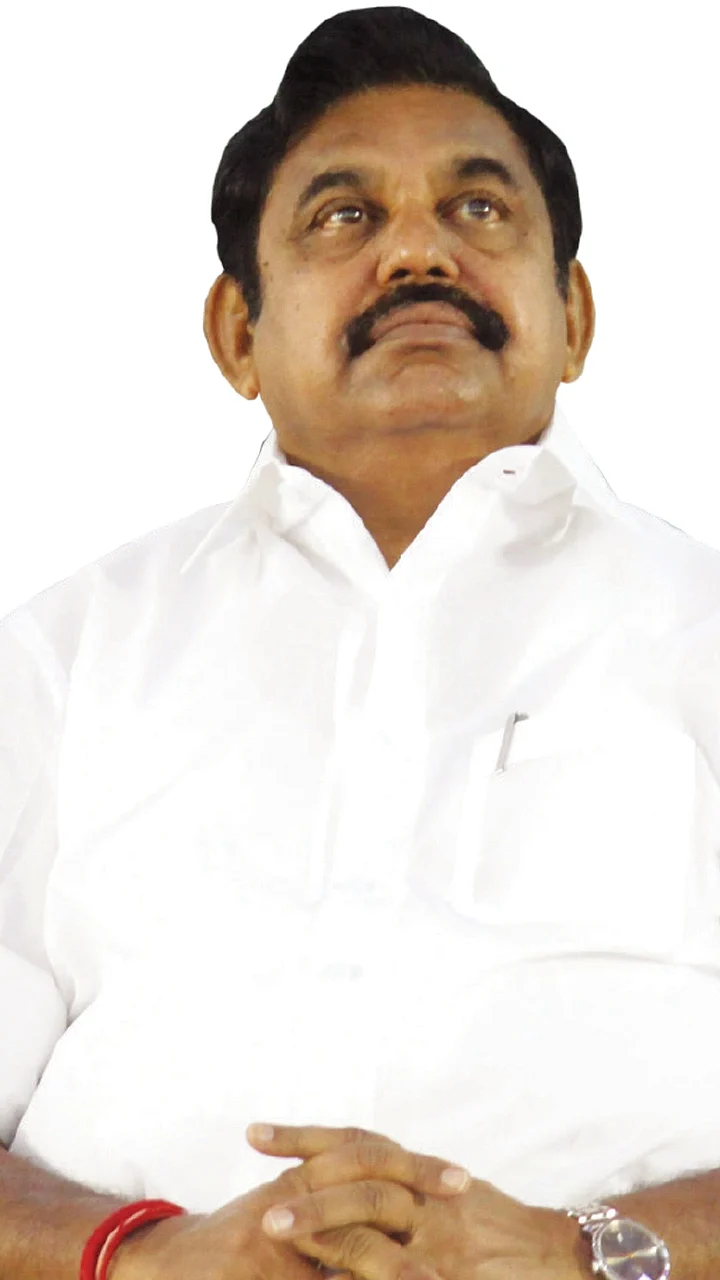 படியேறி கொடியேற்றுவாரா எடப்பாடி?