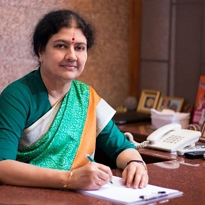 பஷீர் கைது... சசிகலாவின் க்ரீன் சிக்னல்... அதிர்ச்சியில் இளவரசி முகாம்!