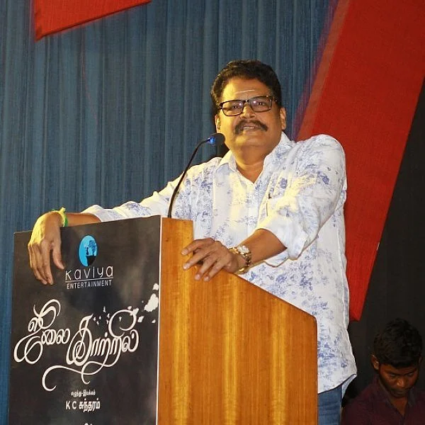 `கட்சி ஆரம்பிச்சா, காசு தானா வந்து தருவாங்க !'- நடிகை கஸ்தூரிக்கு கே.எஸ்.ரவிக்குமார் ஆலோசனை