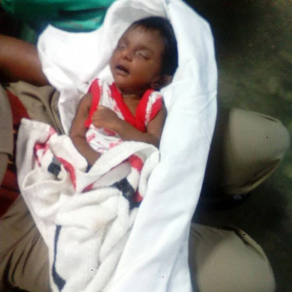 ரயில் கழிப்பறையிலிருந்து பச்சிளம் குழந்தை கண்டெடுப்பு..!