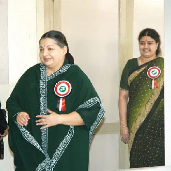 ''ஜெயலலிதா பேசியதை அந்த மூன்று பேர் பார்த்தார்கள்..!'' - சசிகலா வாக்குமூலம் திருப்பம் உண்டாக்குமா?