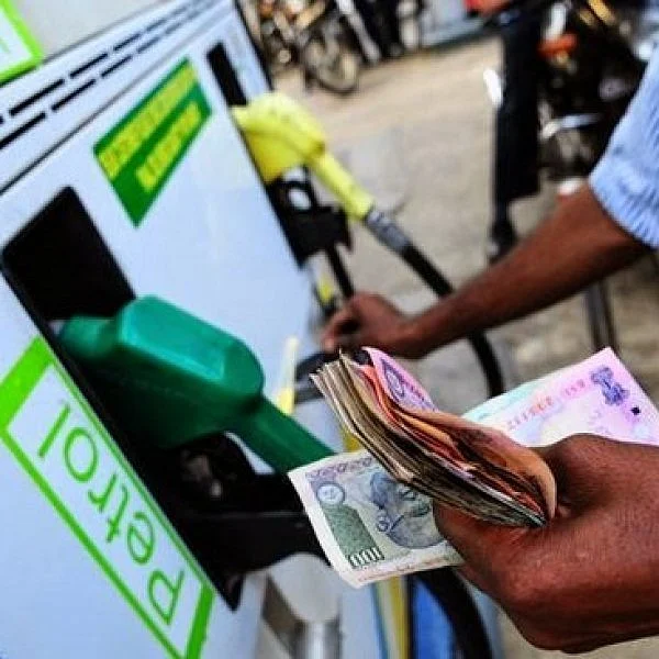 'பைக், ஸ்கூட்டரை நீங்களே விலை போட்டு எடுத்துக்கங்க!' - மத்திய மாநில அரசுகளுக்கு ஒரு வேண்டுகோள்