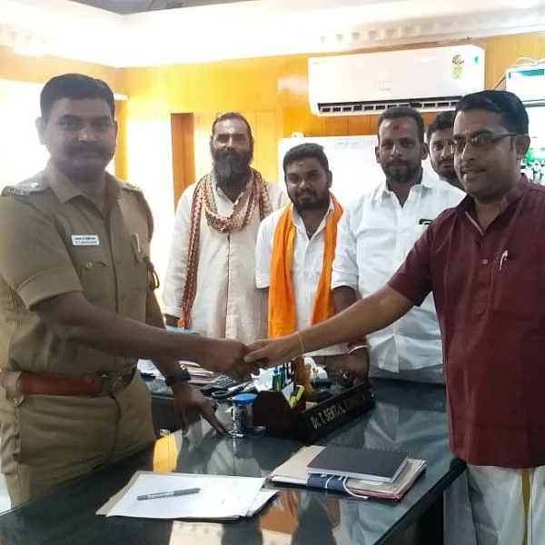 `ராஜராஜ சோழனை சொந்தம் கொண்டாடத் தடை விதியுங்கள்!' - தஞ்சை கலெக்டருக்குச் சென்ற மனு