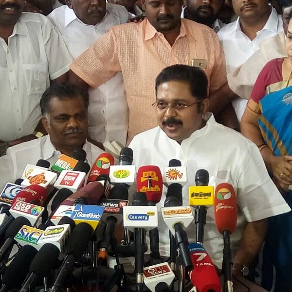 ’யார் இந்த எடப்பாடி பழனிசாமி?’ - புதிருக்கு விடைகொடுக்கும் தினகரன்!
