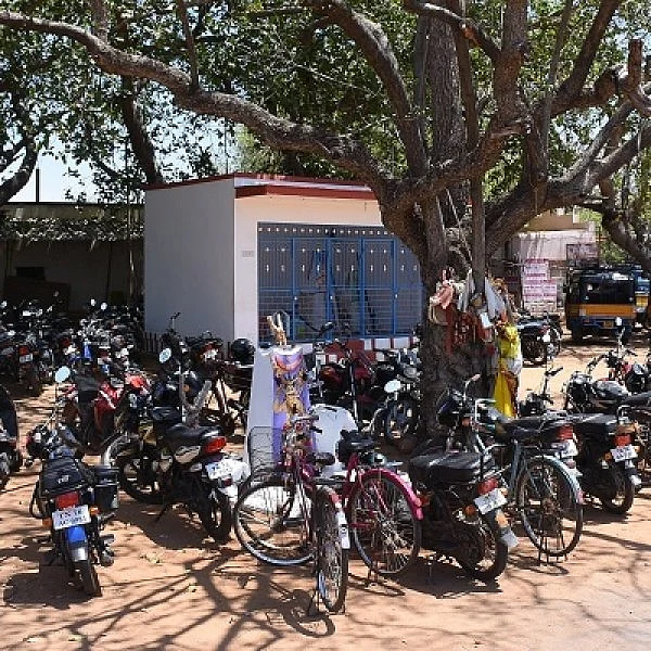 கதவு இல்லாத இடத்திலும் களவு போகாத வாகனங்கள்! அதிசய கிராமம்!