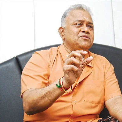 “தி.மு.க என் தாய்வீடு!” - அறிவாலயத்துக்கு அச்சாரம் போடும் ராதாரவி