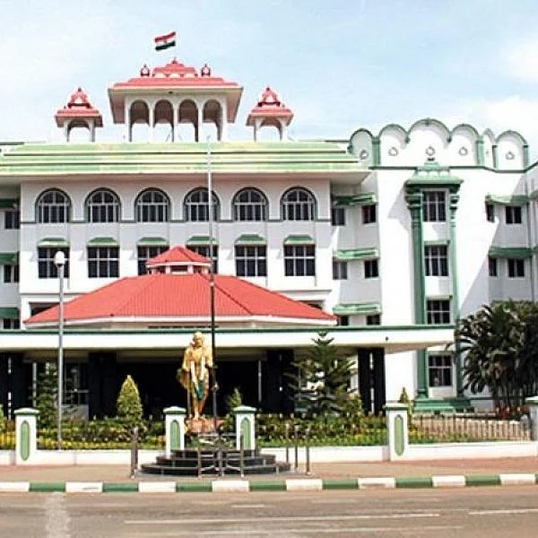 அரசின் கோரிக்கை ஏற்பு! - சார்பதிவாளர் மீது நடவடிக்கை கோரிய வழக்கு முடித்துவைப்பு